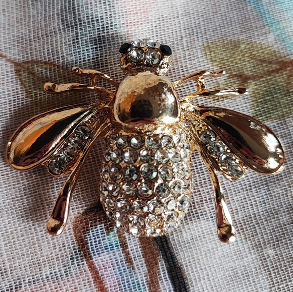Shiny Gold Tone Vintage Honey Bumble Bee Clear Rhinestone Brooch Black Eyes - Picture 8 of 12